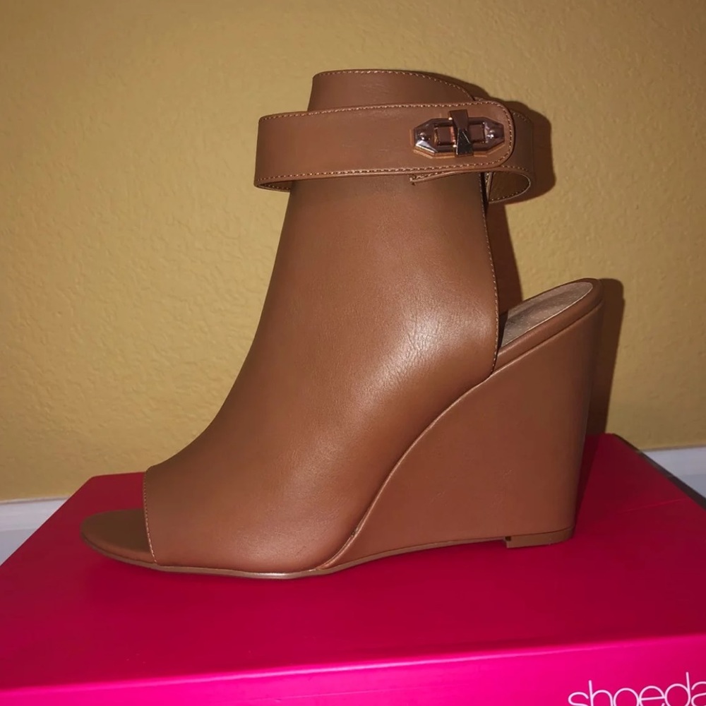 Shoedazzle wedges (fits like an 8 1/2)